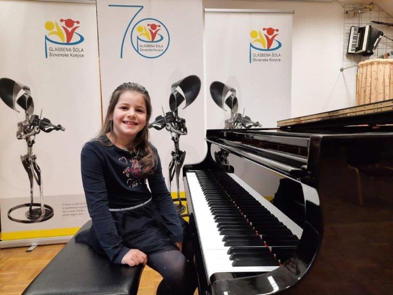 Pia Pinter Delopst odlična na tekmovanju Glasbena čipka iz Idrija